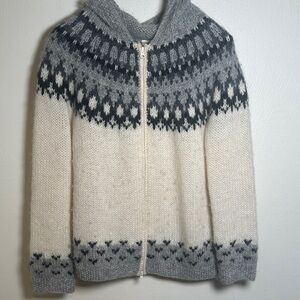 Alafoss Icelandic Skipper wool zip sweater with hood